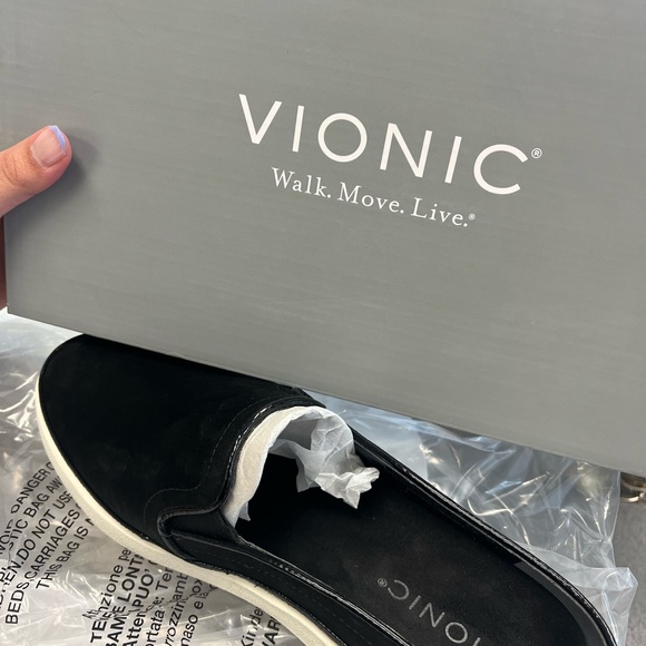 They are a size small on me - Picture 1 of 3